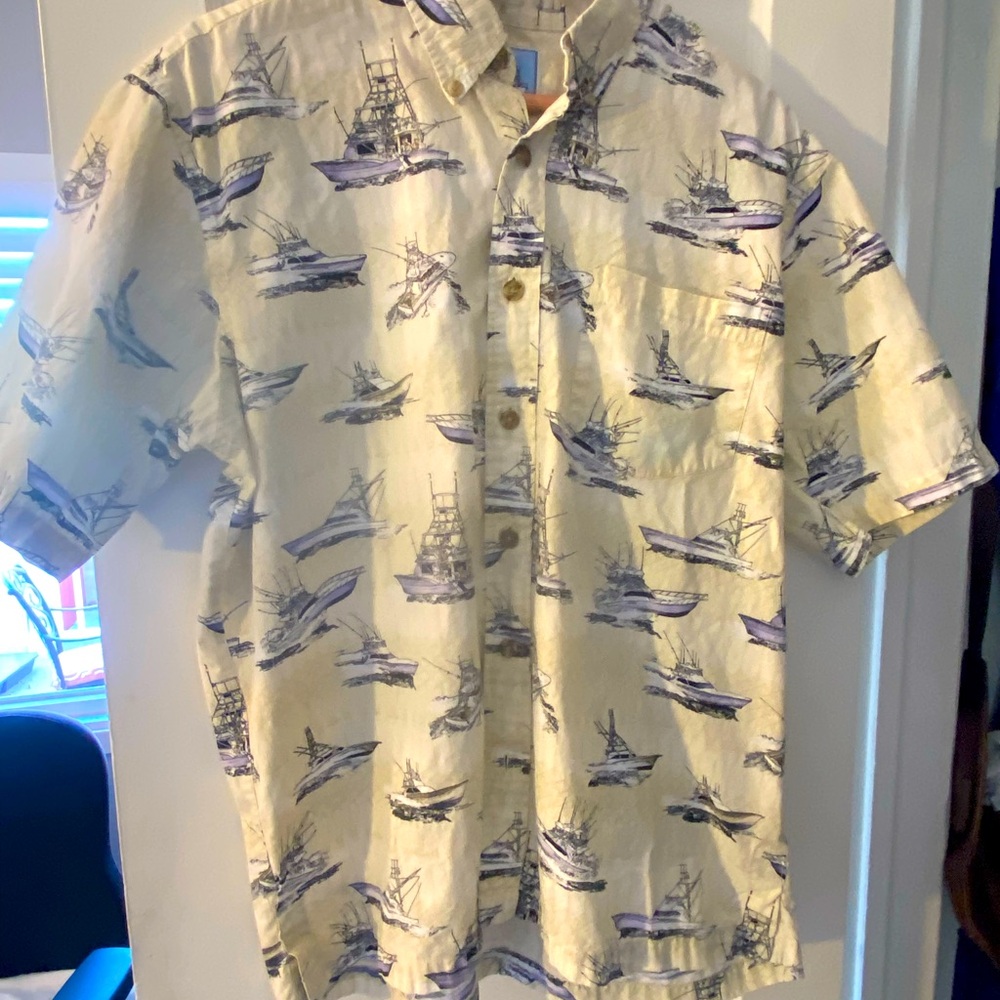 Aftco Bluewater shirt in size Large/ pre owned
